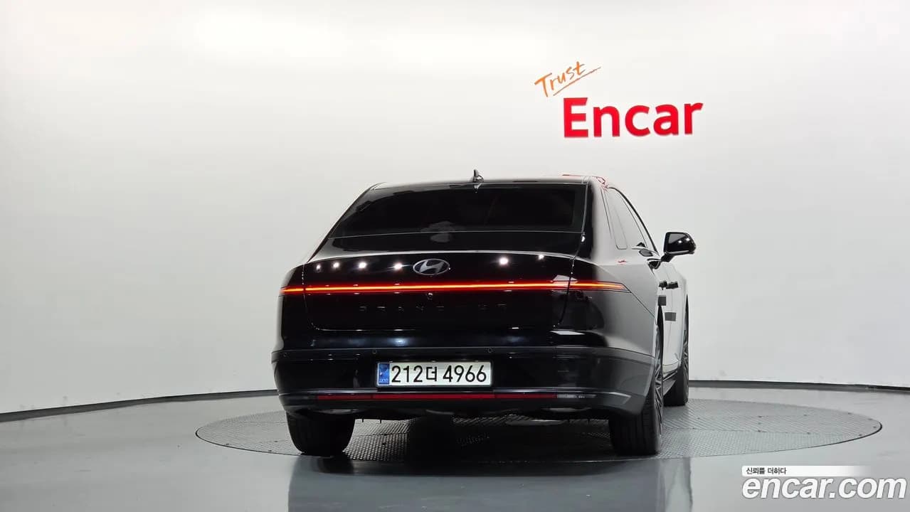 Hyundai Grandeur Hybrid Calligraphy