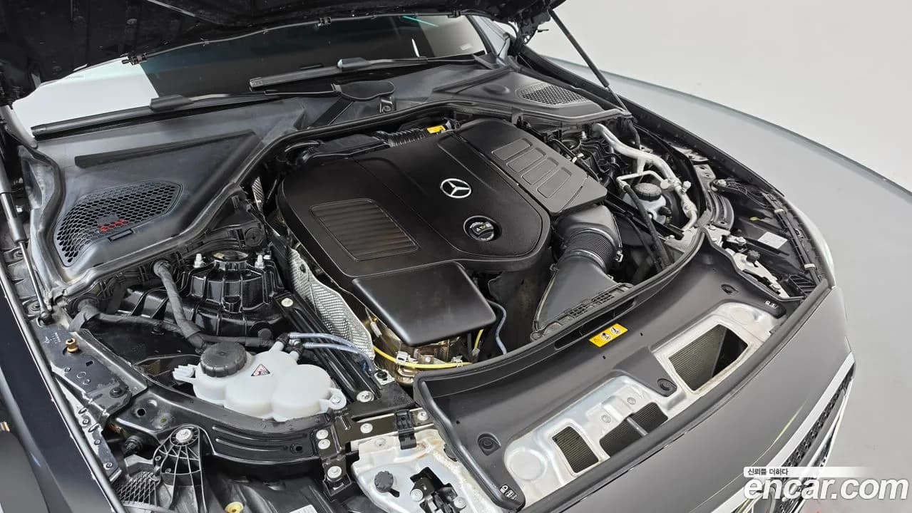 Mercedes-Benz E300 4MATIC